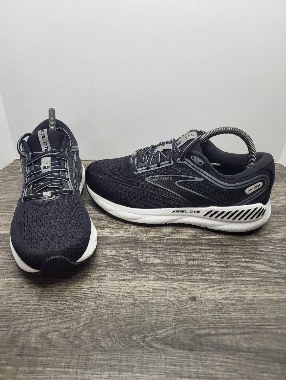 Brooks Ariel GTS 23 Women's Size 9 D Wide Black White Running Shoes